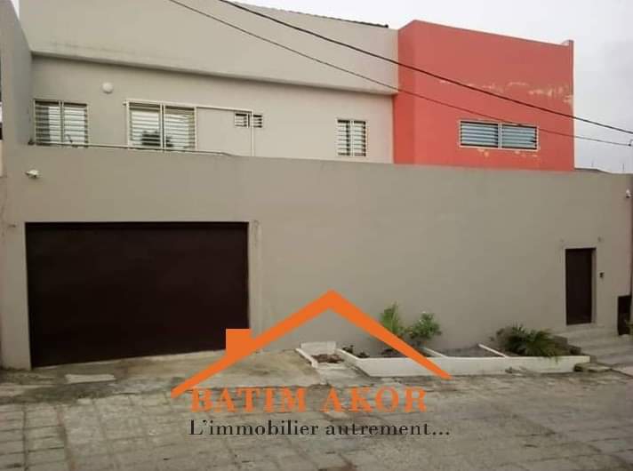 MAGNIFIQUE TRIPLEX 11 PIÈCES HAUT STANDING EN LOCATION MAGNIFIQUE TRIPLEX 11 PIÈCES HAUT STANDING EN LOCATION