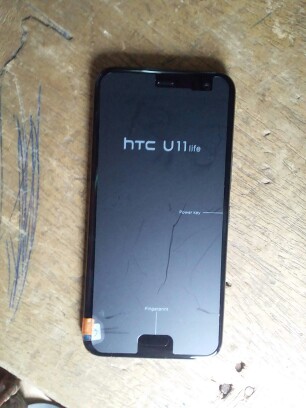 HTC U11 Life