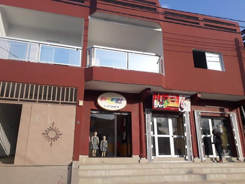 Apparemments 4 pieces special bureau