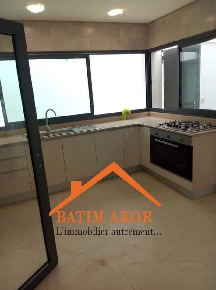 TRIPLEX 5 PIÈCES HAUT STANDING EN LOCATION