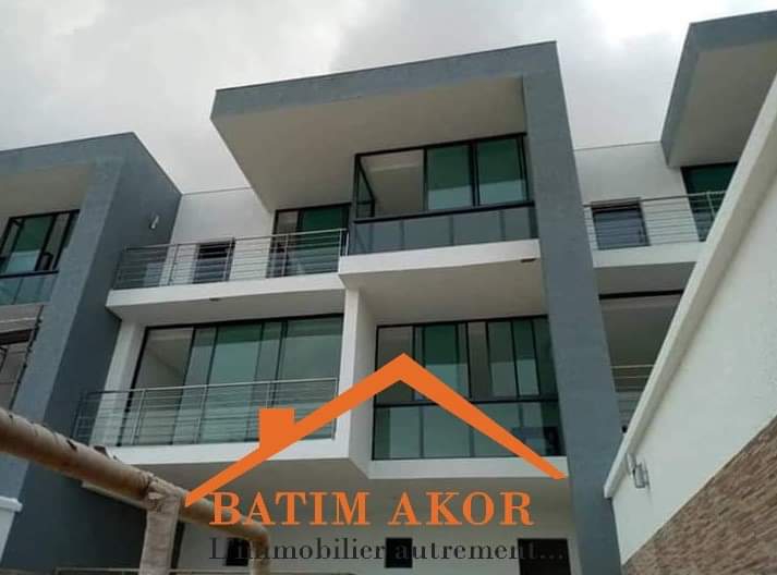 TRIPLEX 5 PIÈCES HAUT STANDING EN LOCATION TRIPLEX 5 PIÈCES HAUT STANDING EN LOCATION