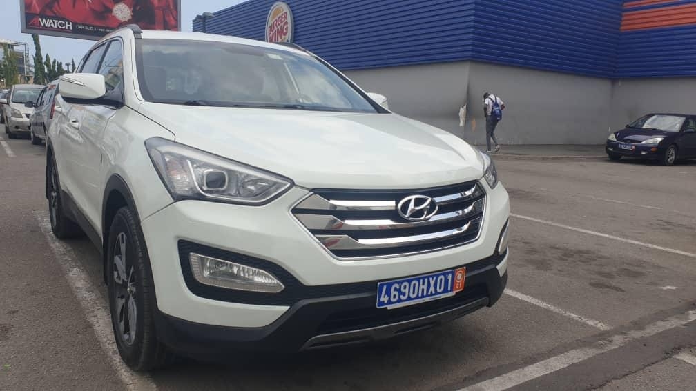 Hyundai Santa fe année 2014 essence boîte auto full option tout HX