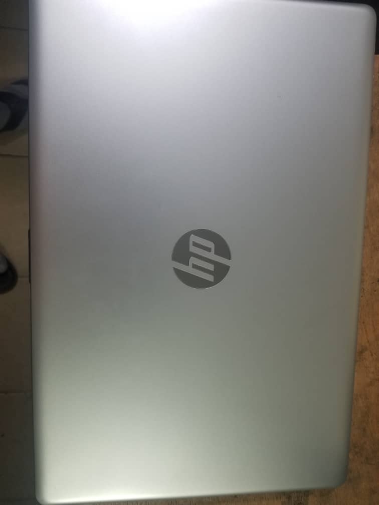 HP Laptop 17 X00y17 Core i3 1000GB ram 8GB