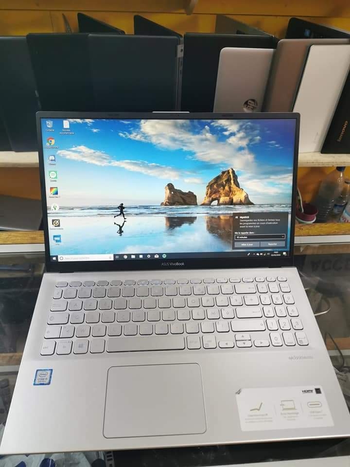 Asus Vivobook Core i5 dis 512GB ssd 8GB ram