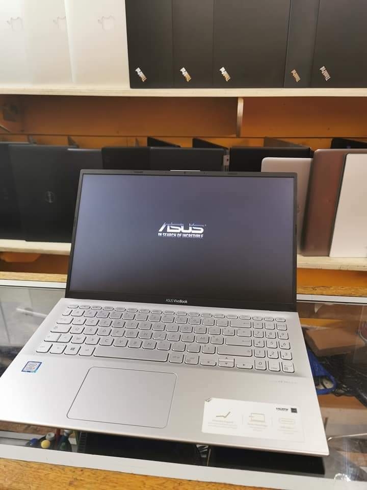 Asus Vivobook Core i5 dis 512GB ssd 8GB ram
