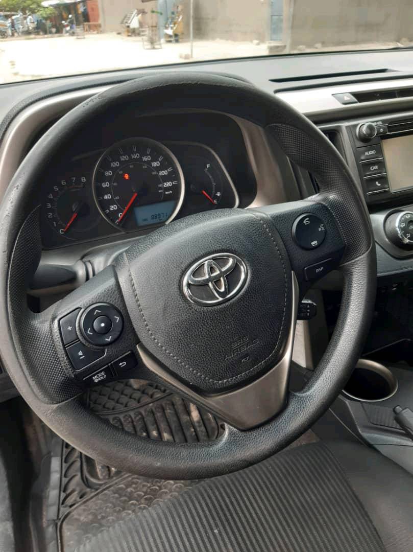 Toyota RAV4 LE 2014