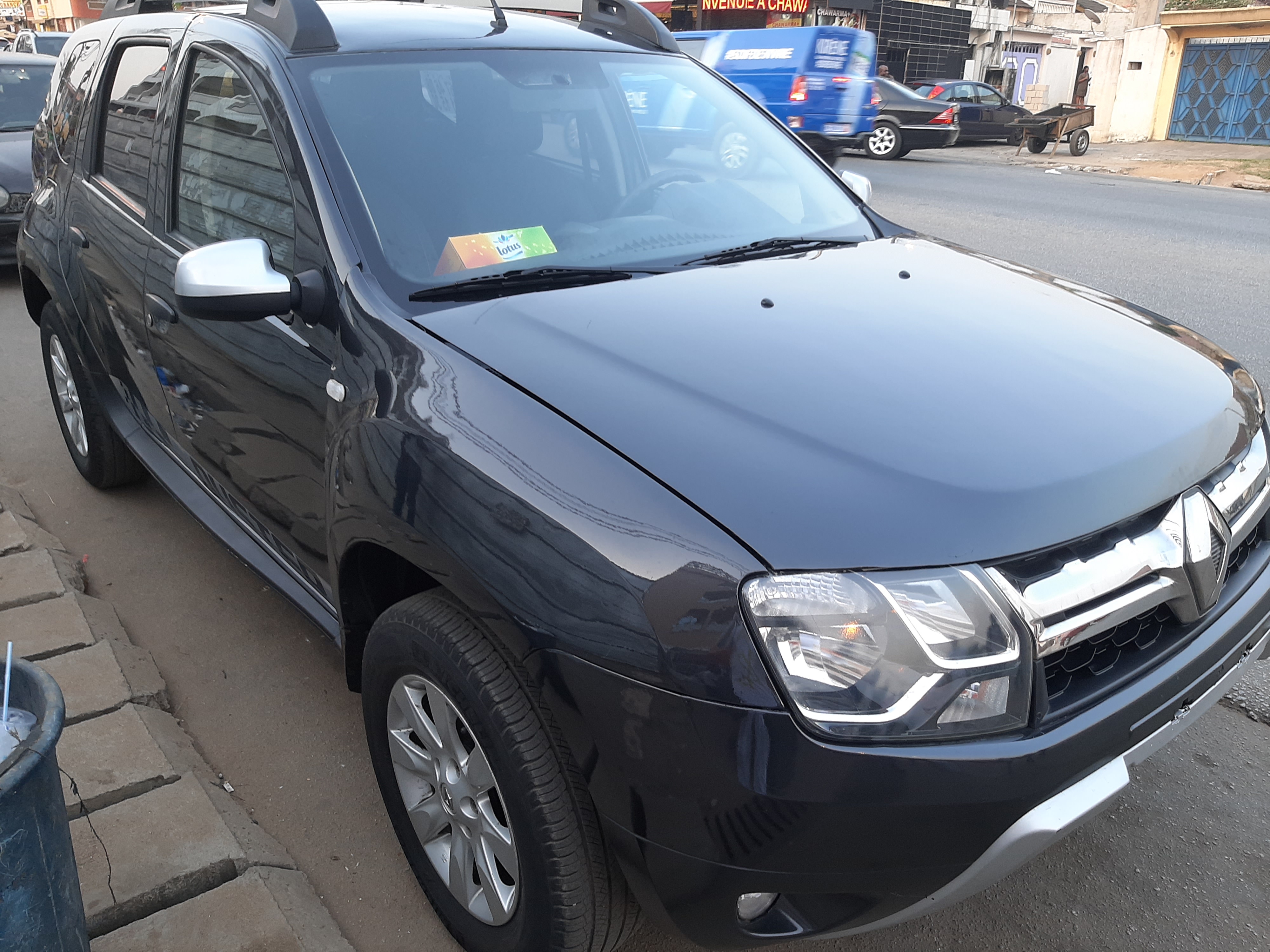 renault duster année 2017 essence boîte manuelle HN maison mère