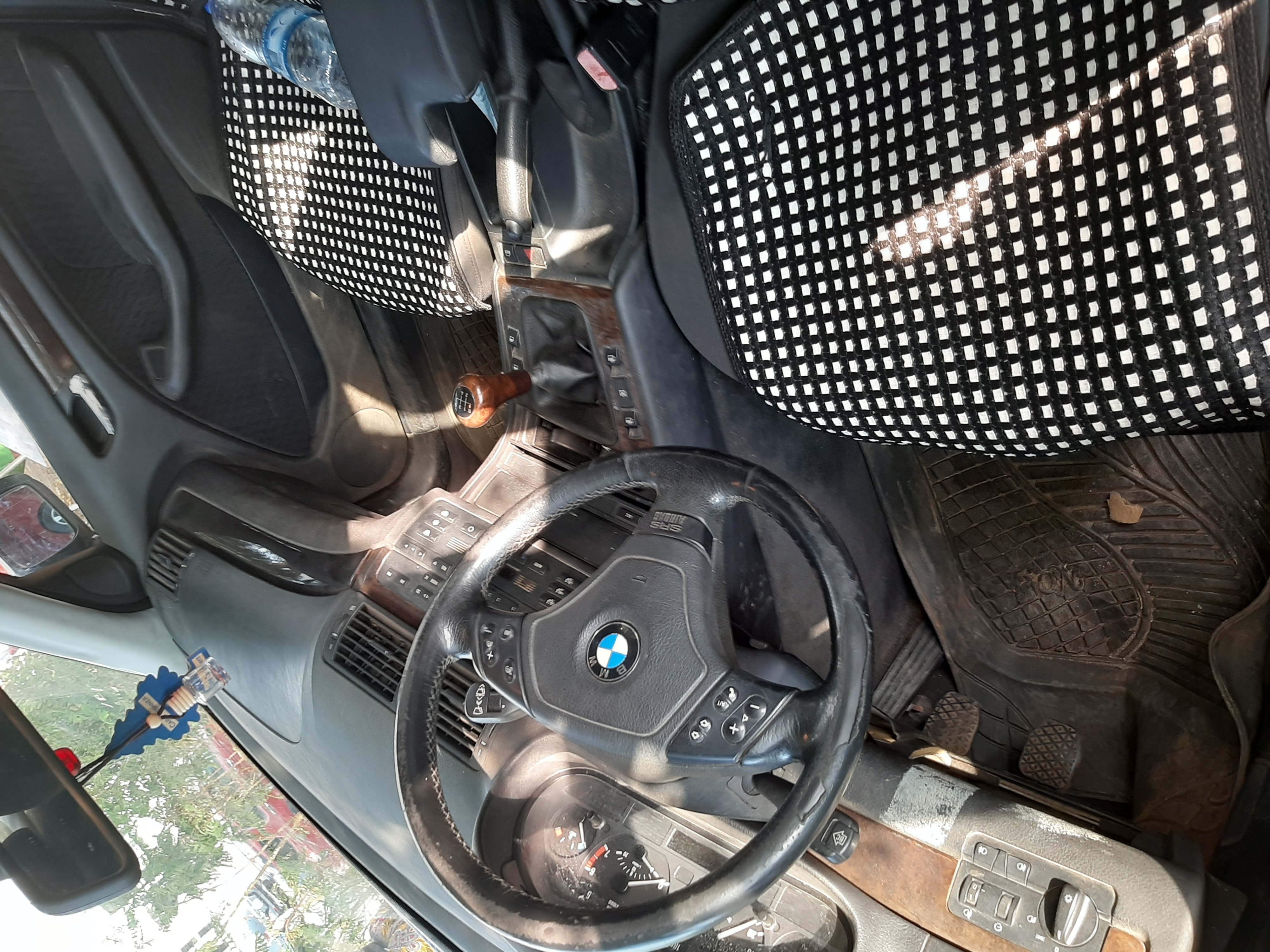 BMW e46 année 2000 essence boîte manuelle full option HR