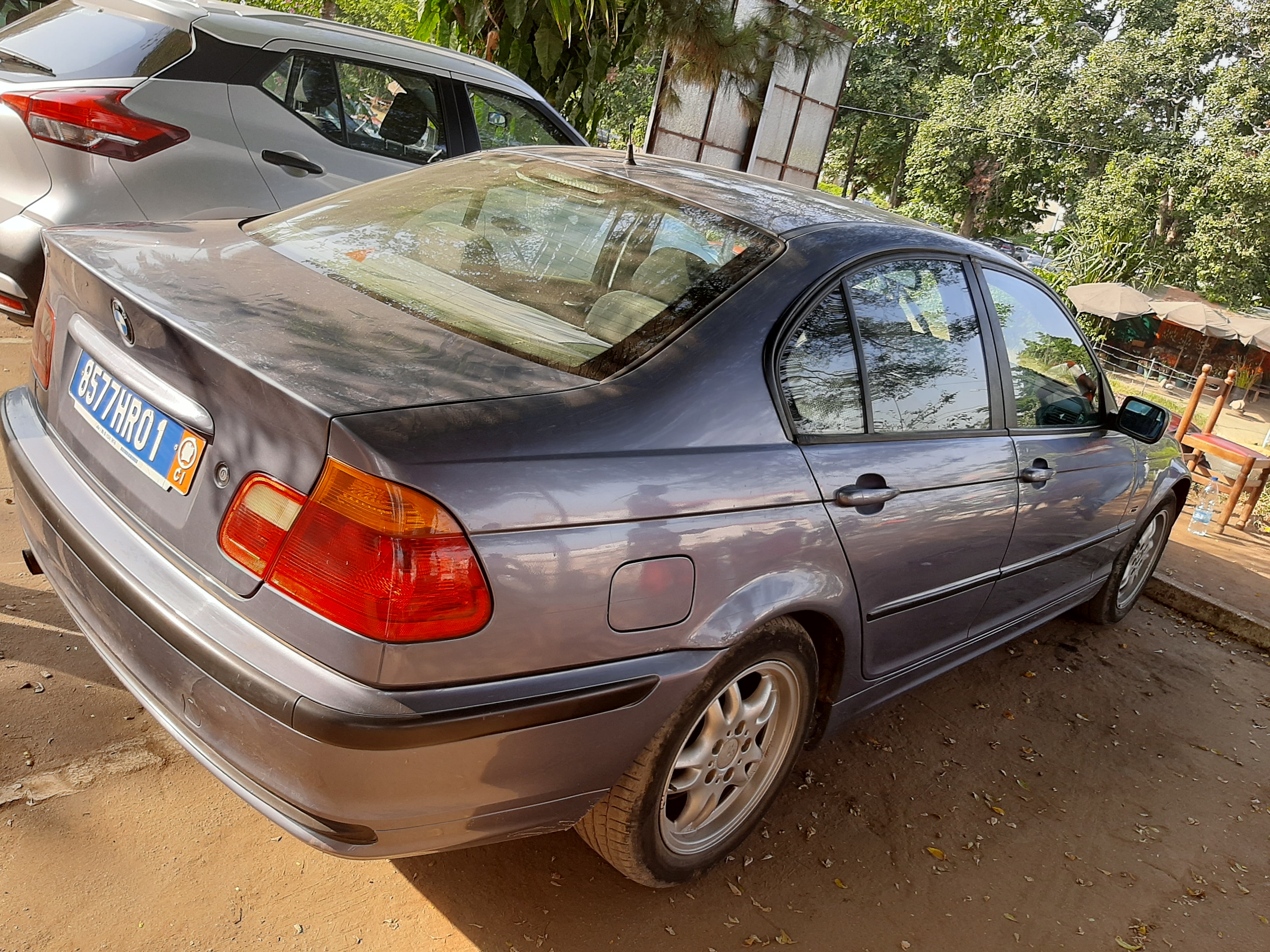 BMW e46 année 2000 essence boîte manuelle full option HR