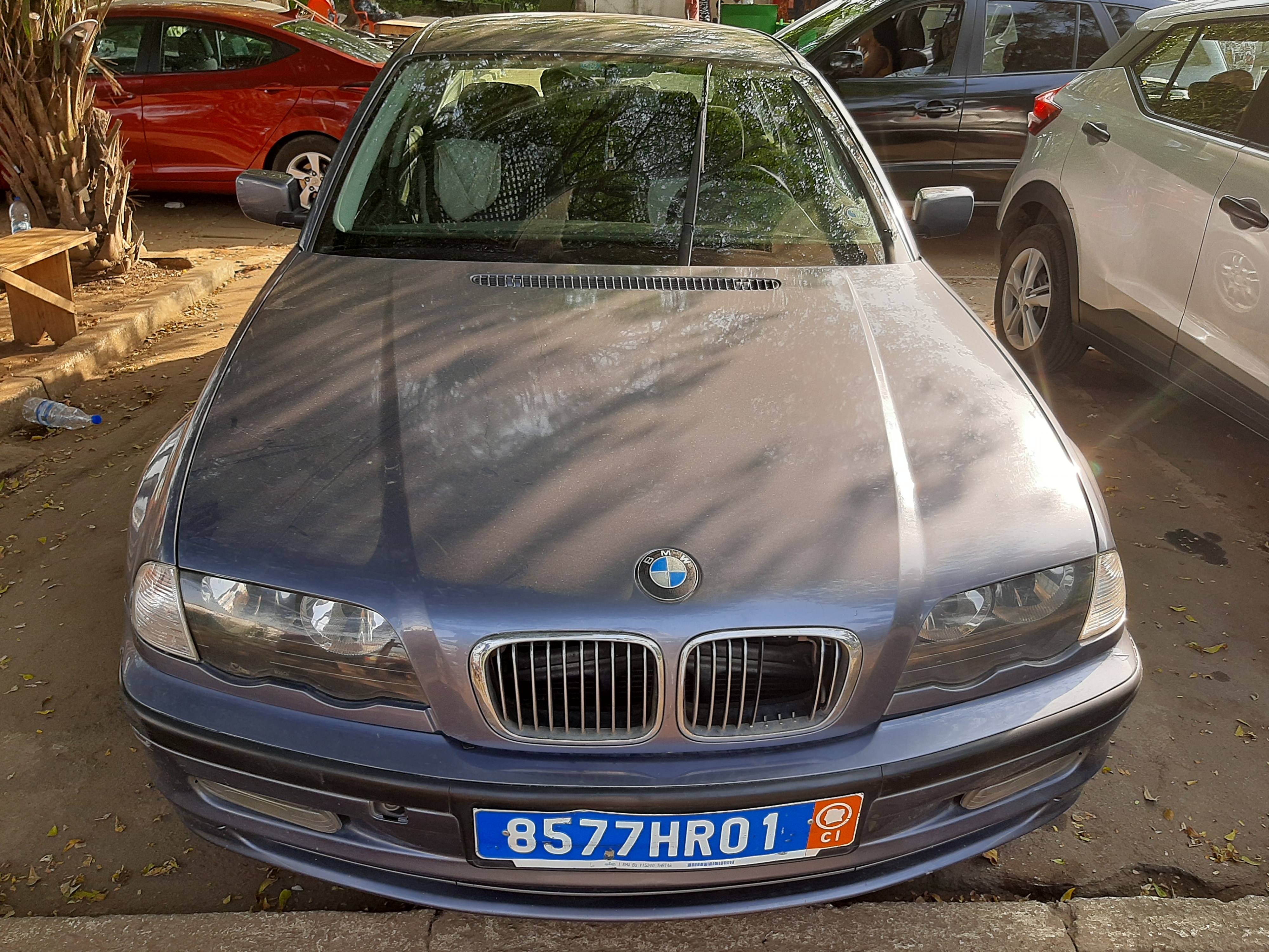 BMW e46 année 2000 essence boîte manuelle full option HR