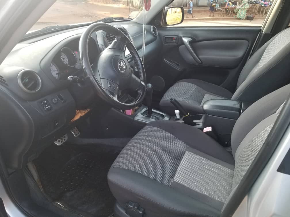 TOYOTA RAV4