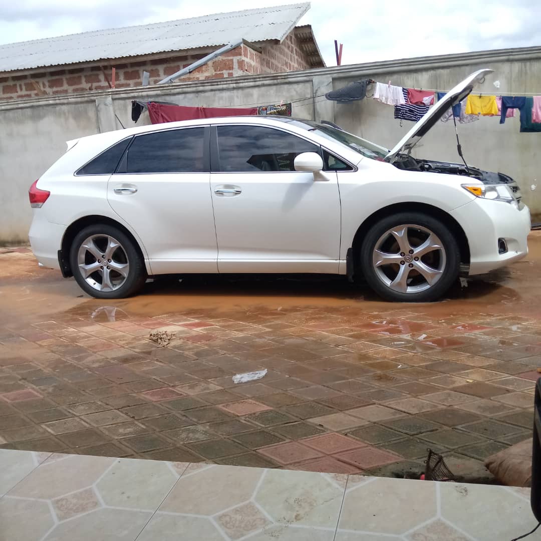 Venza 2012 automatique 6 cylindres intérieur cuir très propre série BS climatisé tous les papiers sont à jours toit ouvrant à vendre à 8.000.000