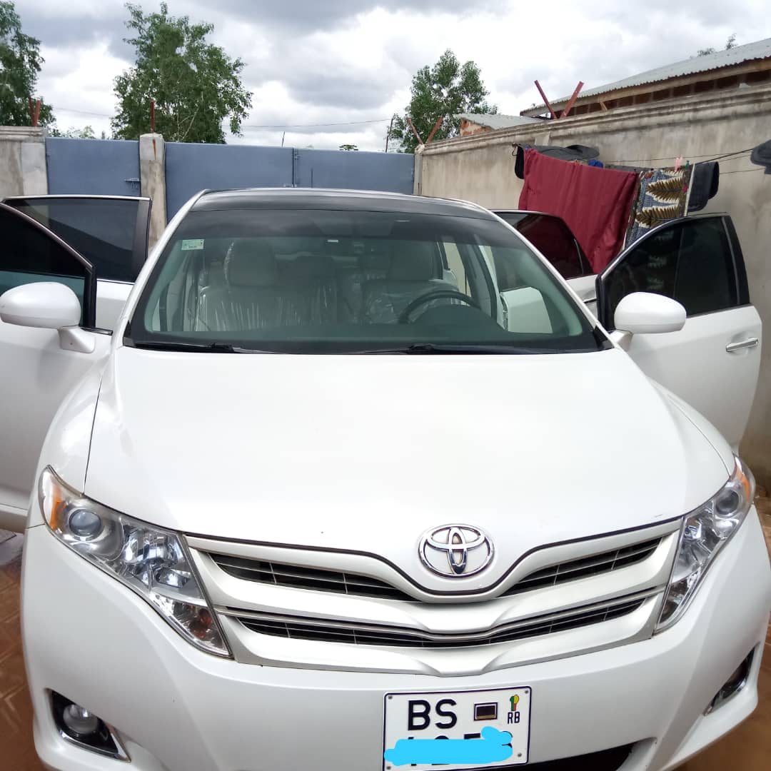 Venza 2012 automatique 6 cylindres intérieur cuir très propre série BS climatisé tous les papiers sont à jours toit ouvrant à vendre à 8.000.000