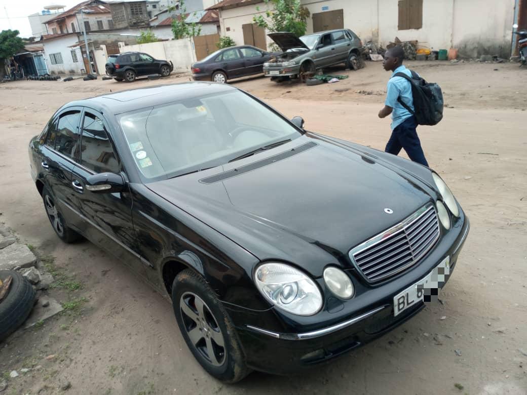 Mercedes E350 année 2006 automatique 6 cylindres intérieur cuir moteur en forme série BL a vendre à 2.800.000
