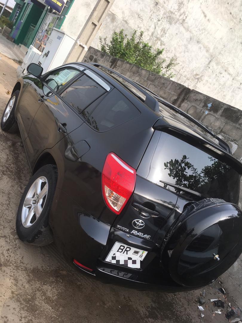 : Rav4 2008 7 places automatique 4 cylindres intérieur tissu très propre climatisé tous les papiers sont à jours: 5.000.000