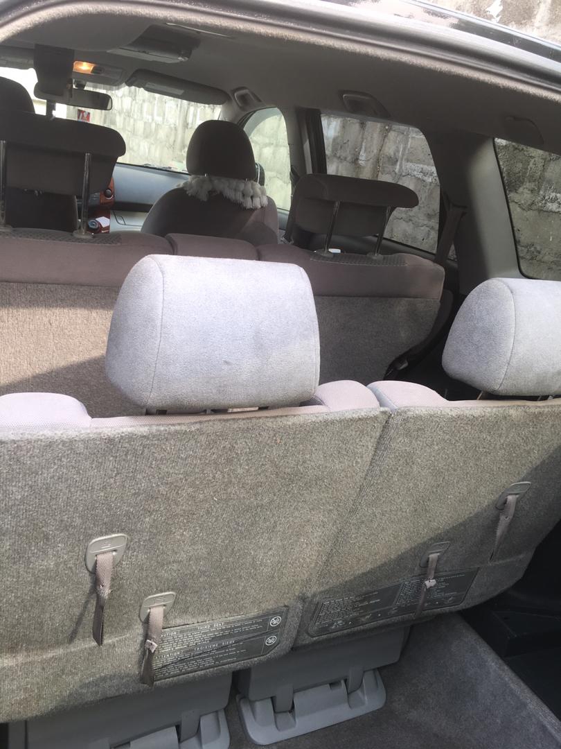 : Rav4 2008 7 places automatique 4 cylindres intérieur tissu très propre climatisé tous les papiers sont à jours: 5.000.000