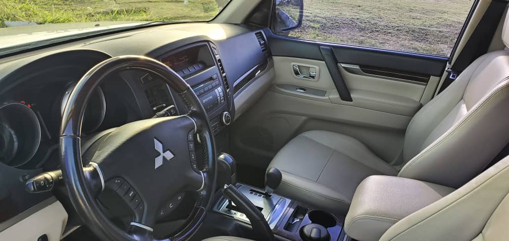 Mitsubishi Pajero 2012