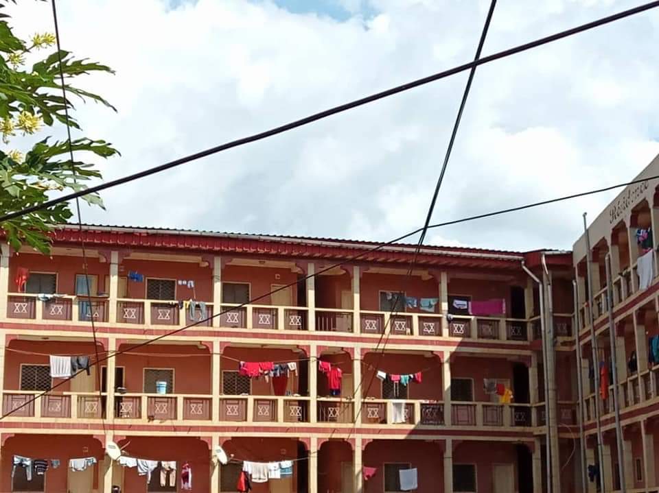 MINI CITÉ UNIVERSITAIRE À VENDRE À YAOUNDÉ 2 SOA