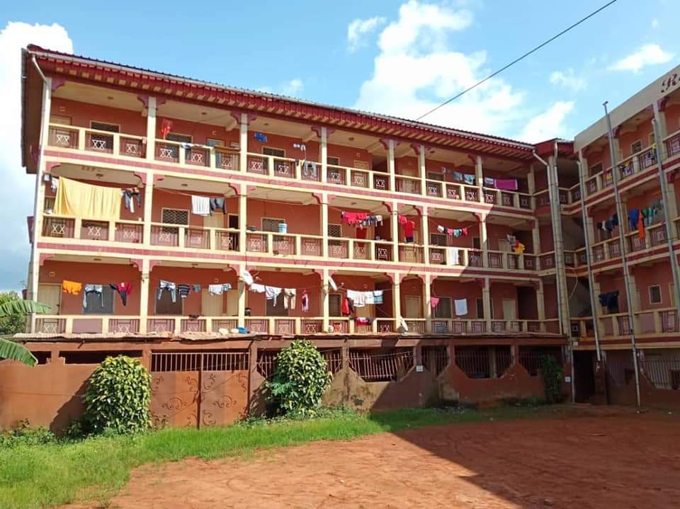 MINI CITÉ UNIVERSITAIRE À VENDRE À YAOUNDÉ 2 SOA
