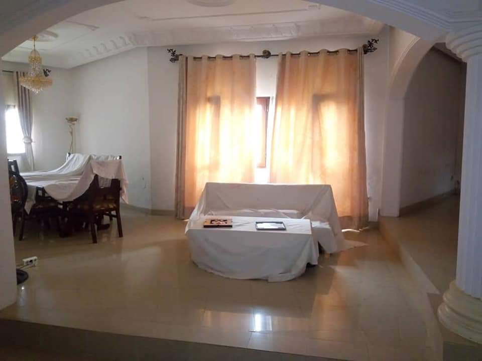 DUPLEX À LOUER À DOUALA AU QUARTIER MAKEPE LIEU-DIT LYCÉE