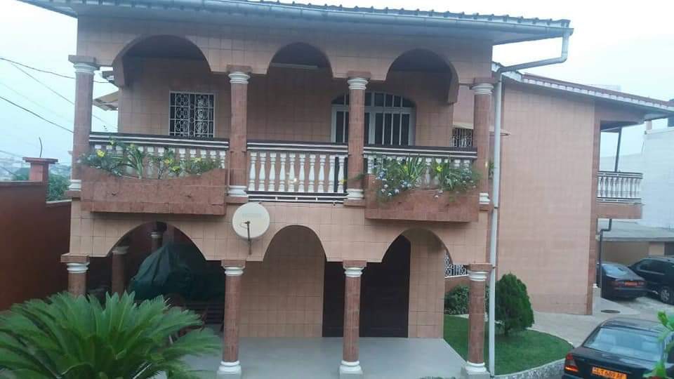 DUPLEX À LOUER À DOUALA AU QUARTIER MAKEPE LIEU-DIT LYCÉE
