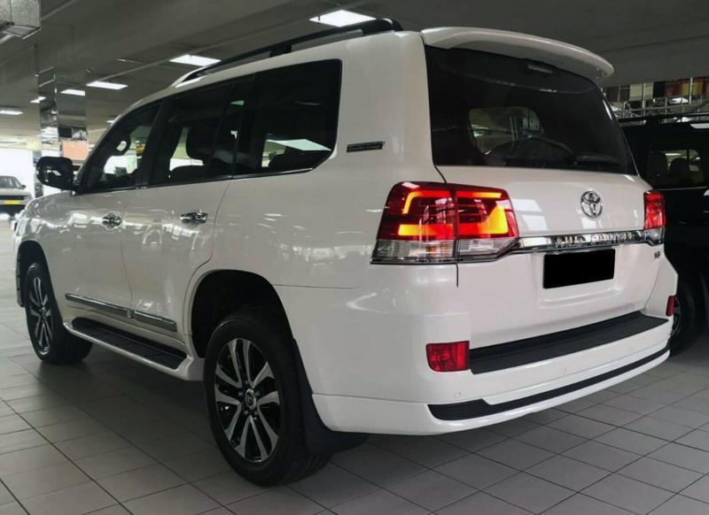Toyota Land Cruiser 2011