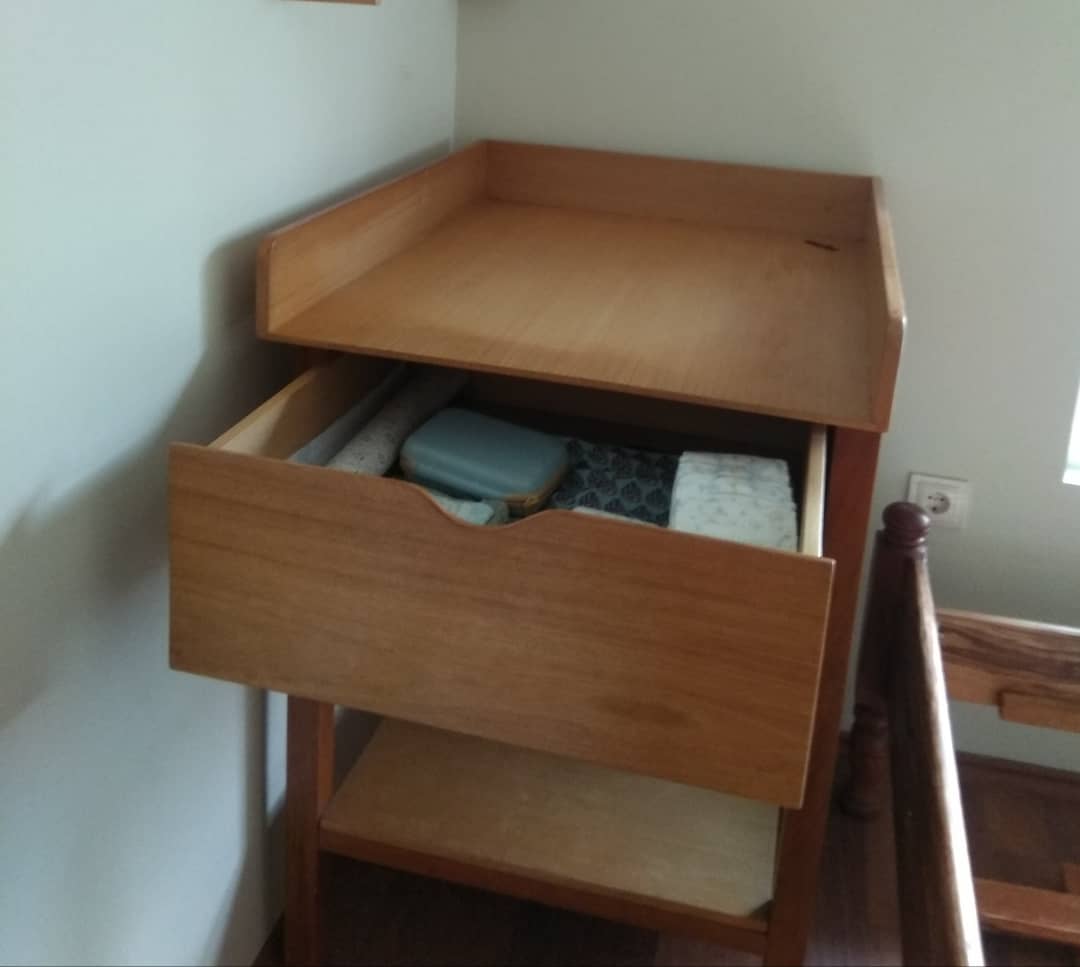 Ensemble lit pour bébé +table à langer + étagère murale