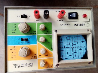 Materiel de laboratoire électronique