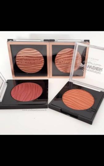 Fond teint et poudre compact Fond teint et poudre compact