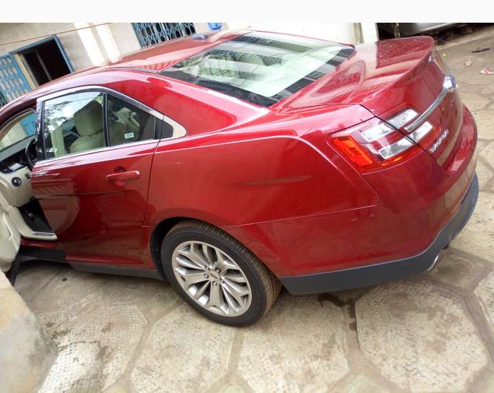 Ford Taurus  2015