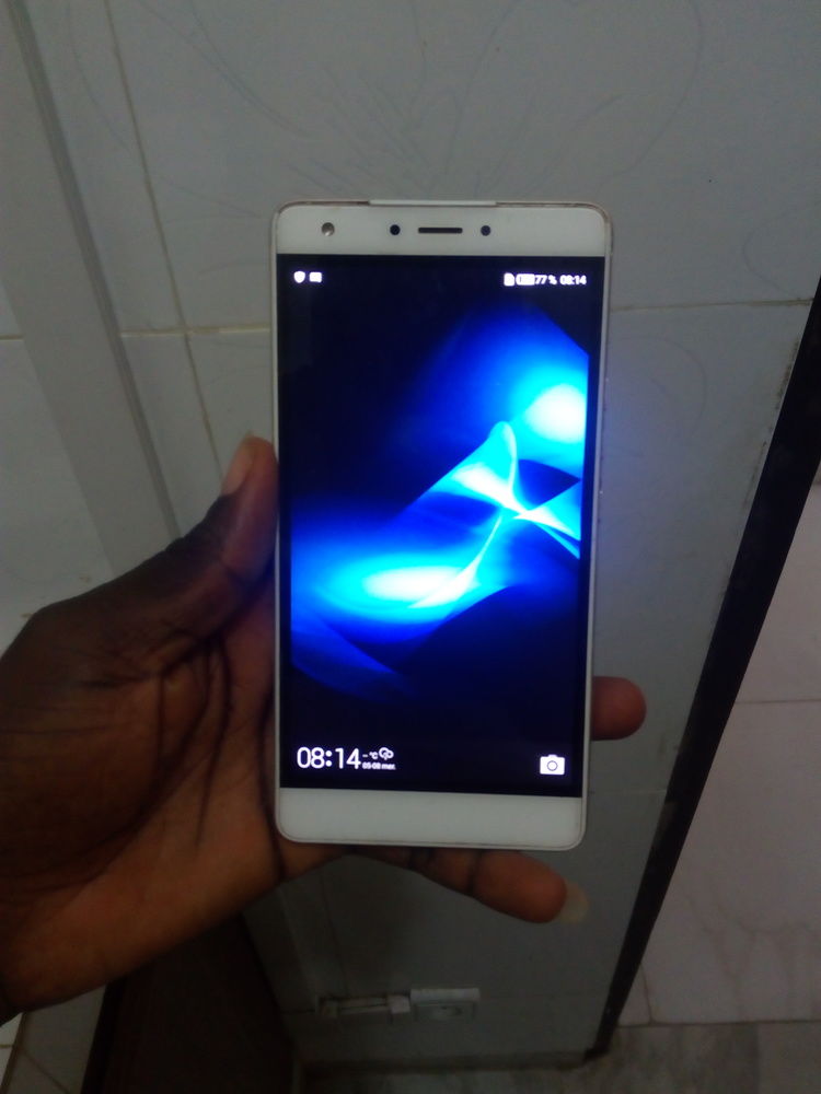 Tecno Boom J8