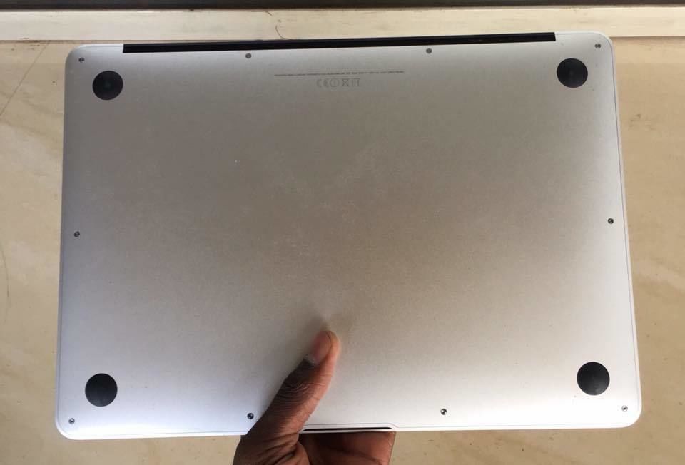 MACBOOK AIR ANNEE 2015 CORE i5 KAZI NEUF RAM=4 GIGA / DISK DUR SSD=128 GIGA SSD