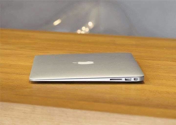 MACBOOK AIR ANNEE 2015 CORE i5 KAZI NEUF RAM=4 GIGA / DISK DUR SSD=128 GIGA SSD