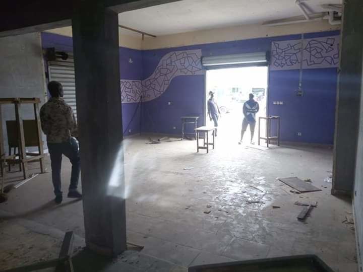 Location grand magasin à angré mahou en bordure de voie principale