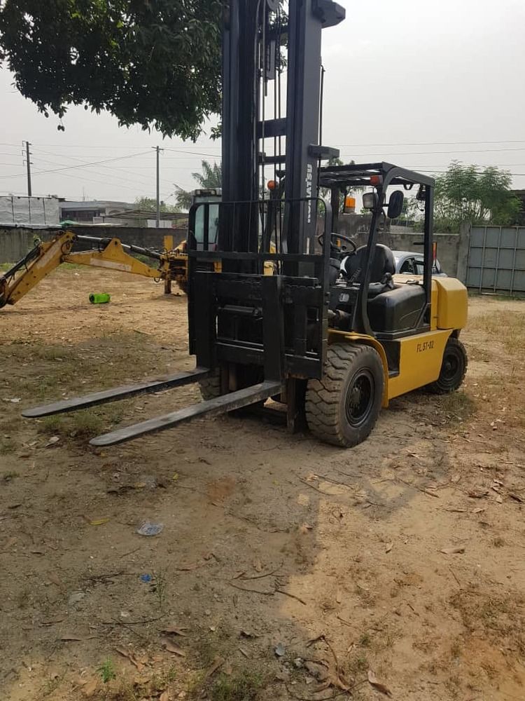 chariot elevateur (fourchette) | BazarAfrique Côte d’Ivoire