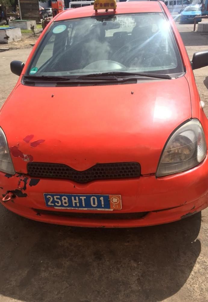 TOYOTA YARIS MANUELLE TAXI COMPTEUR A BON PRIX