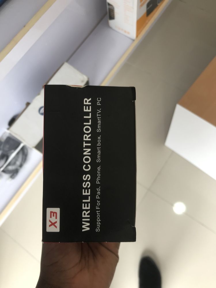 GAMEPAD sans fil disponible neuf et scellé