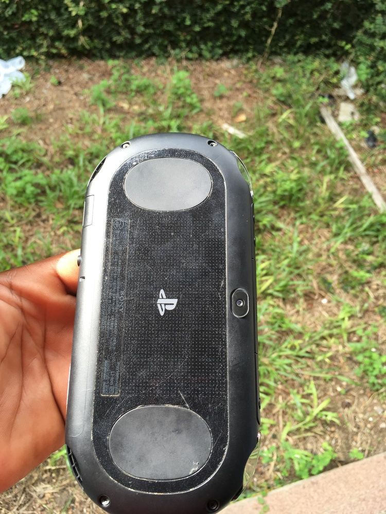 Ps vita slim crackée 3.60 Ps vita slim crackée 3.60