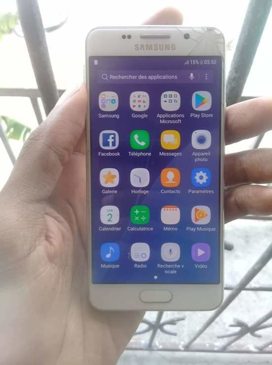 Samsung Galaxy A3 2016 écran fissuré