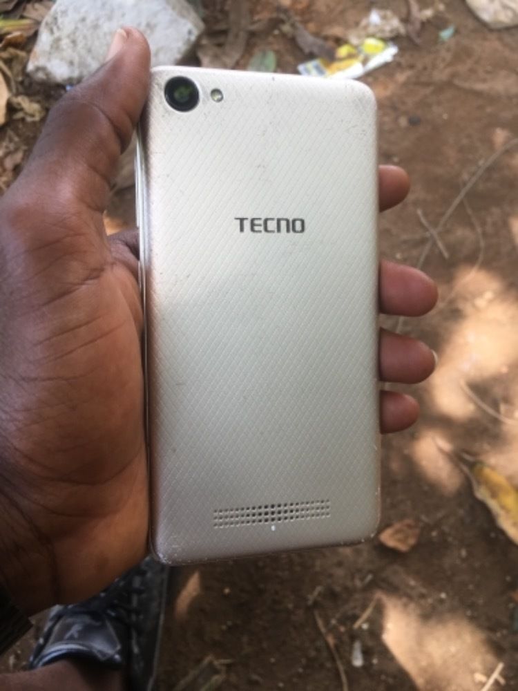 TECNO Téléphone WX3 Androïd très bonne là batterie