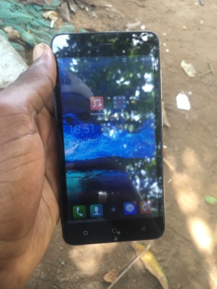 TECNO Téléphone WX3 Androïd très bonne là batterie