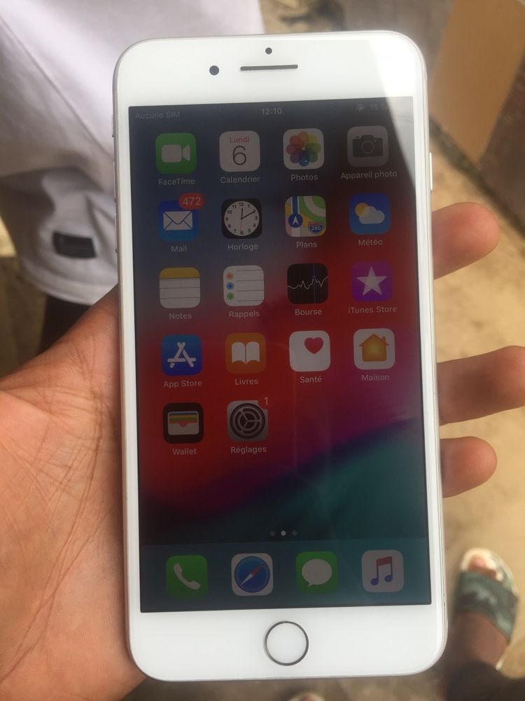 iPhone 8 Plus Quasi Neuf Super Propre 64 Go Couleur Blanche Utilisable avec Turbo SIM Disponible Très Bon Prix