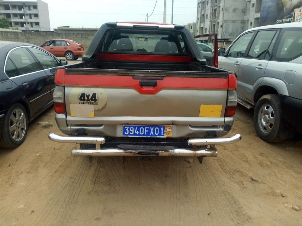 Mitsubishi L200 2005