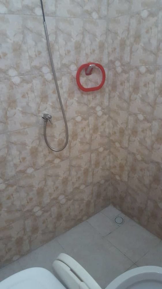 Studio Américain À Yopougon