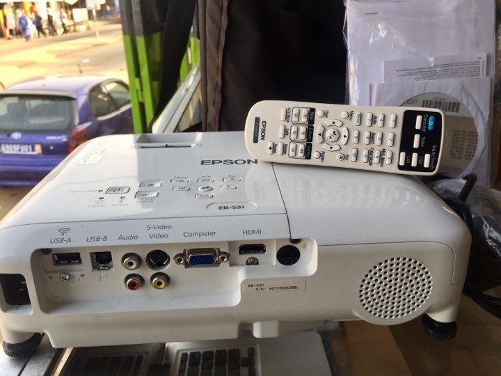 Projecteur vidéo epson EBS31 avec wifi+HDMI+USB neuf avec sac