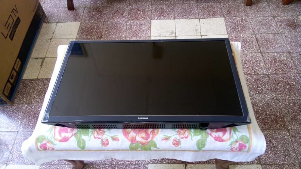 TV SAMSUNG écran brisé