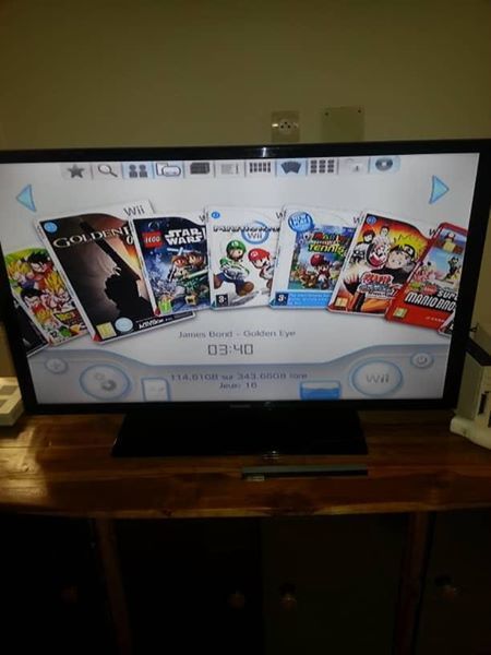 Nintendo wii crackée 10 jeux + 2 manettes