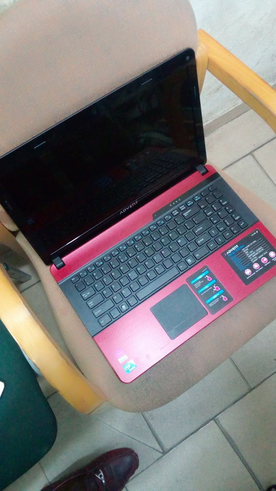 UN ORDINATEUR ADVENT ROMA