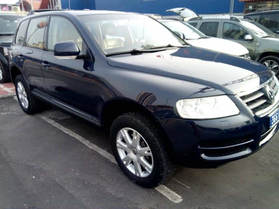 Volkswagen touareg essence boîte automatique climatisation d origine intérieur cuir belge