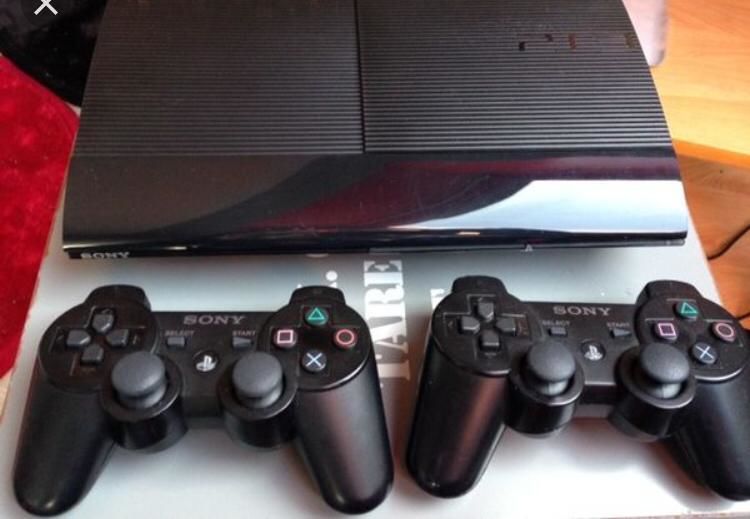 Ces trop de bonheur  ps3 casi neuve propre craquer + 20 jeux + 2 manette